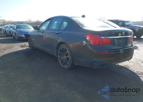 2011 BMW 740I z USA, uszkodzony, nr VIN WBAKA4C51BC392327